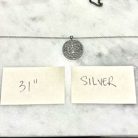 American Eagle Outfitters Silver-tone Chain Filigree Round Pendant Necklace 31" - Picture 7 of 7